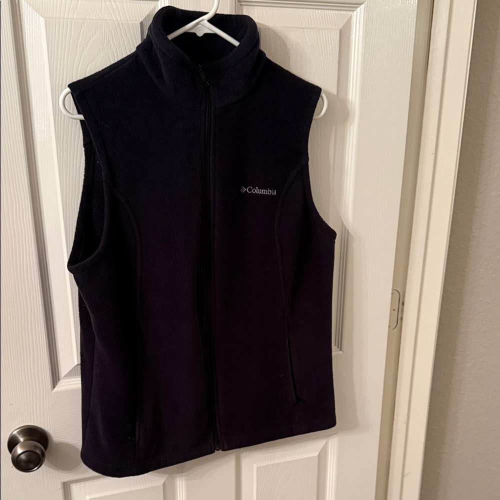 Columbia Midnight Black Sleeveless Vest